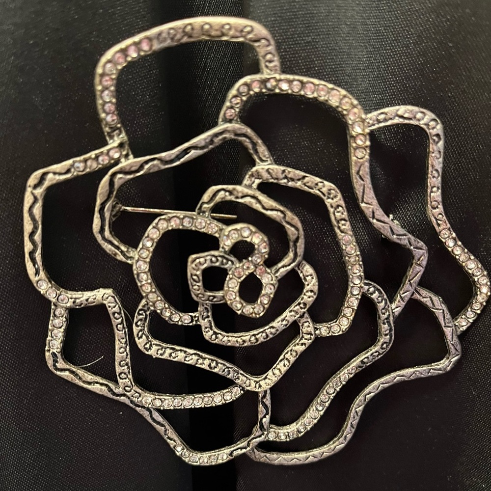Beautiful designer INSPIRED rose pin from my mothers collection.